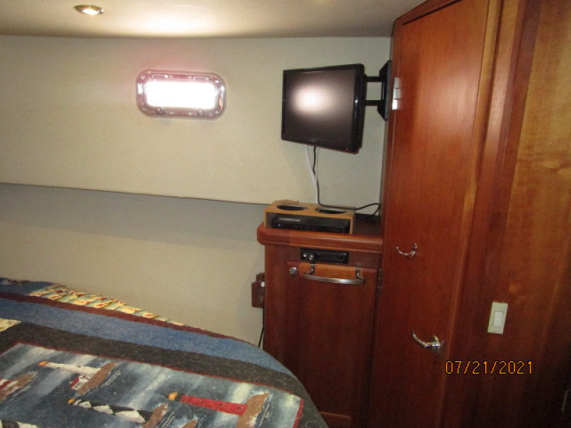 34' Mainship stateroom starboard