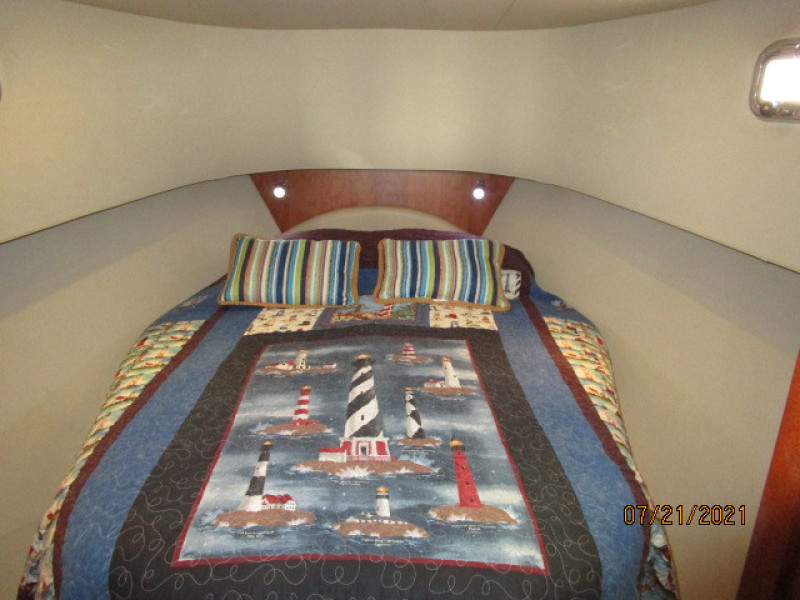 34' Mainship stateroom