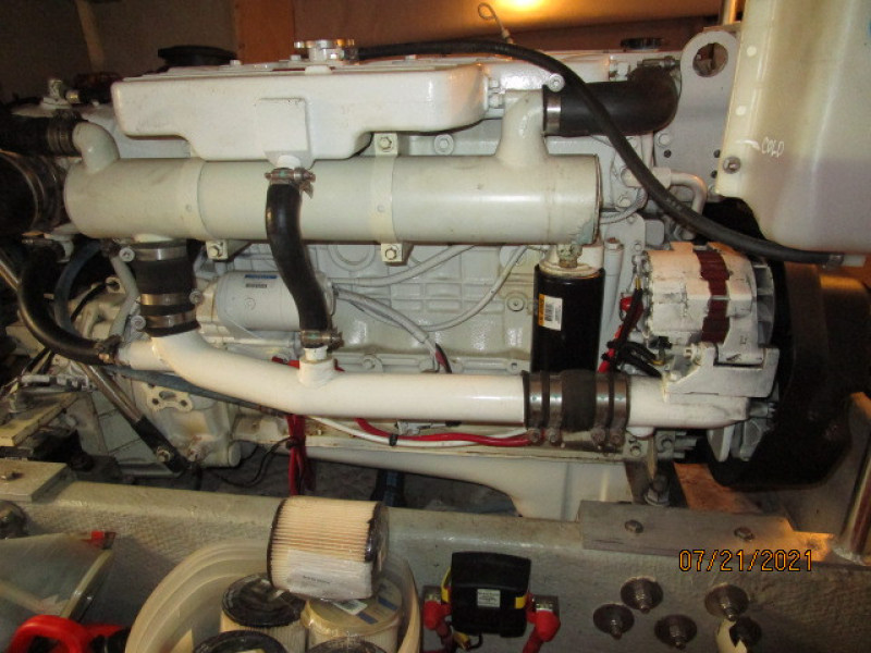 34' Mainship main engine2