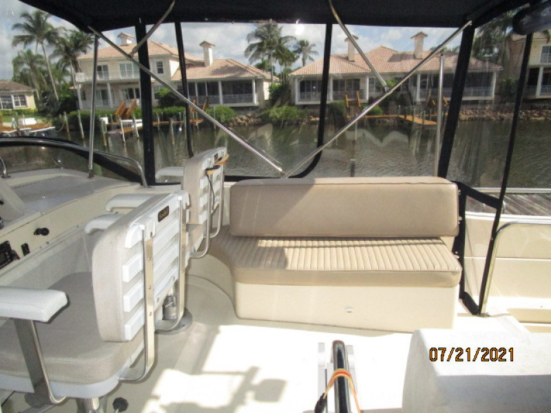 34' Mainship flybridge starboard