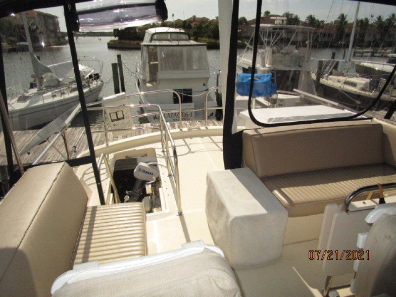 34' Mainship flybridge aft2