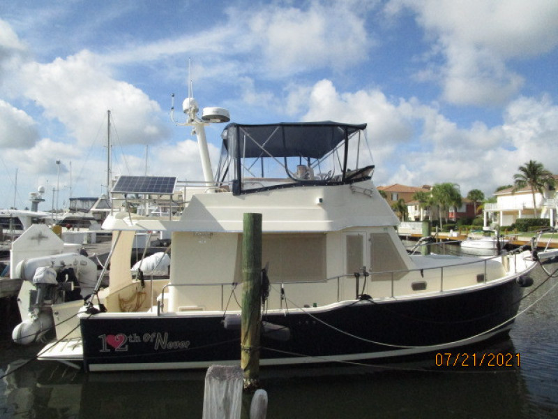 34' Mainship starboard profile