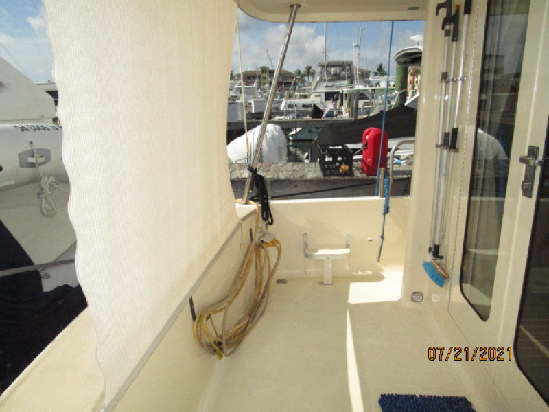 34' Mainship aftdeck port