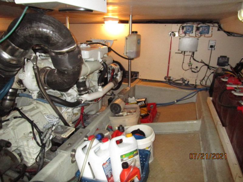 34' Mainship engine room forward