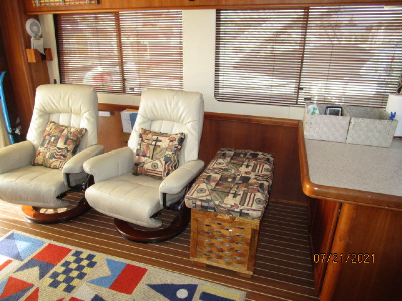 34' Mainship port