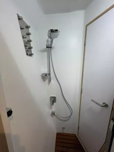 Guest Shower