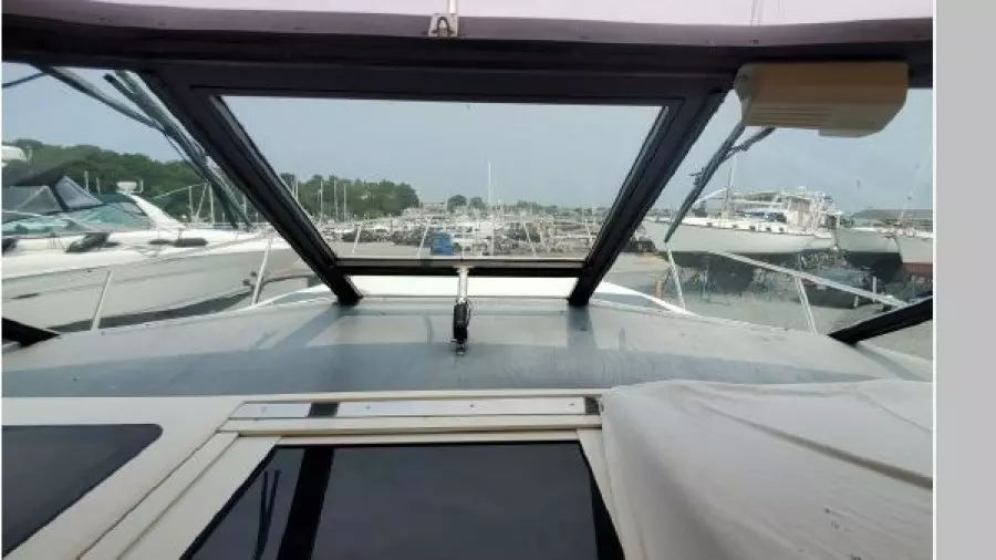 1995 Tiara Yachts 3300 Express