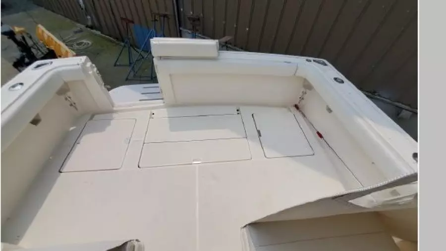 1995 Tiara Yachts 3300 Express