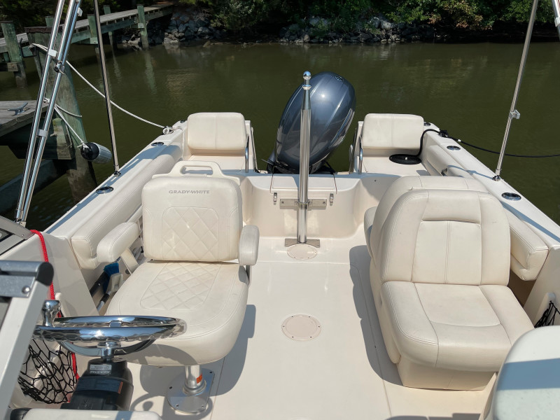 2017 Grady-White Freedom 205