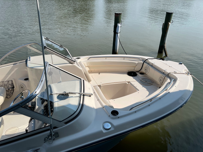 2017 Grady-White Freedom 205