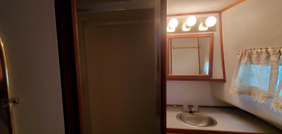 1995 Harbor Master WB460 IB Coastal Cruiser