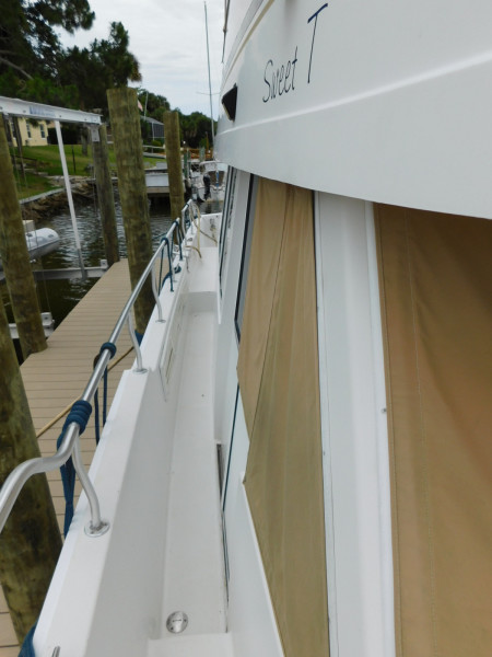 2001 Mainship 430