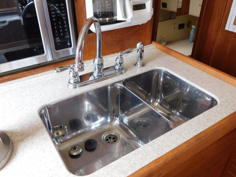 2001 Mainship 430