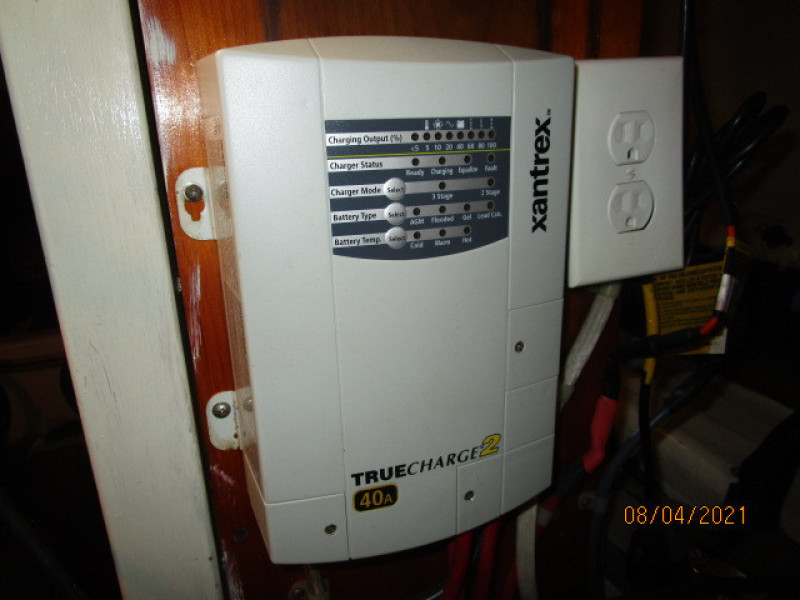36' Sabreline battery charger