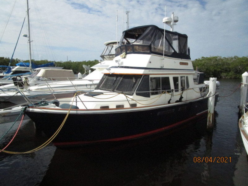36' Sabreline port forward profile