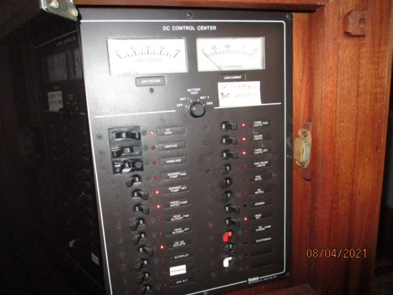 36' Sabreline electrical panel1