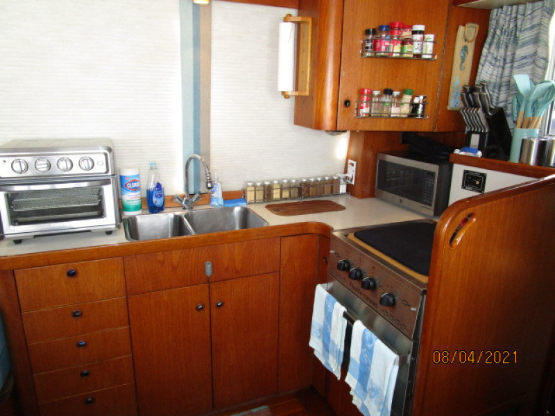 36' Sabreline galley2