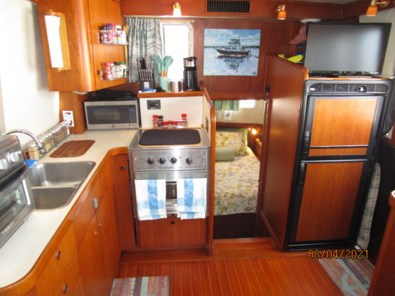 36' Sabreline galley1