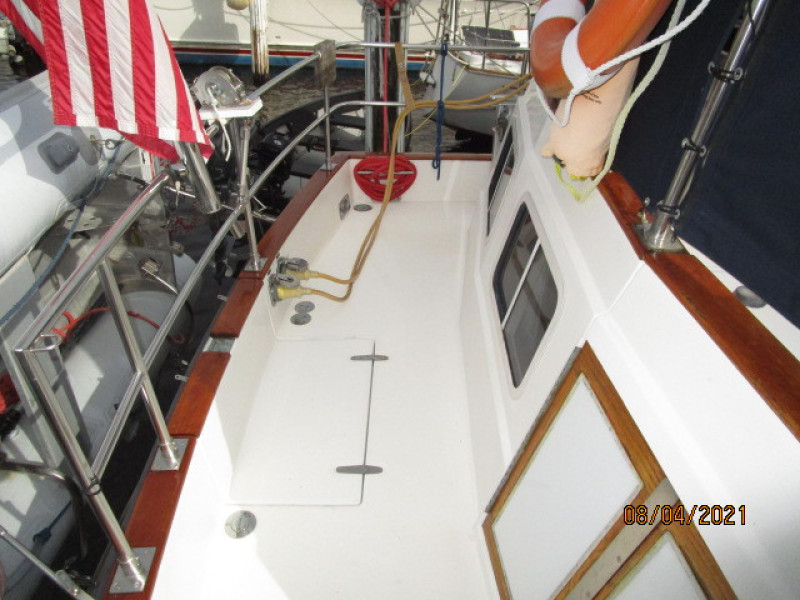 36' Sabreline aftdeck port