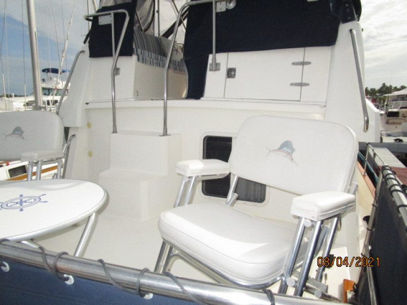36' Sabreline trunk cabin forward