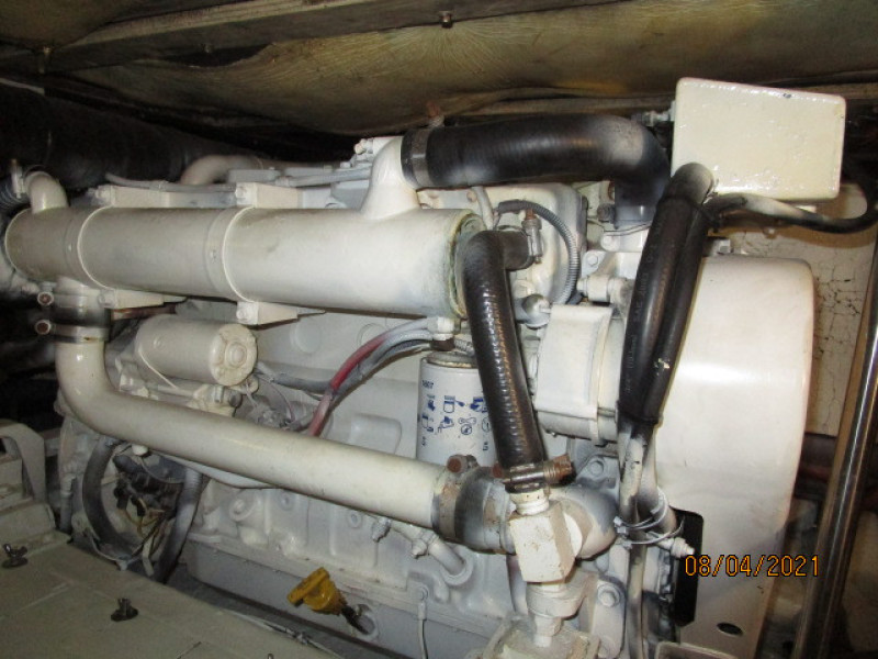 36' Sabreline port main engine