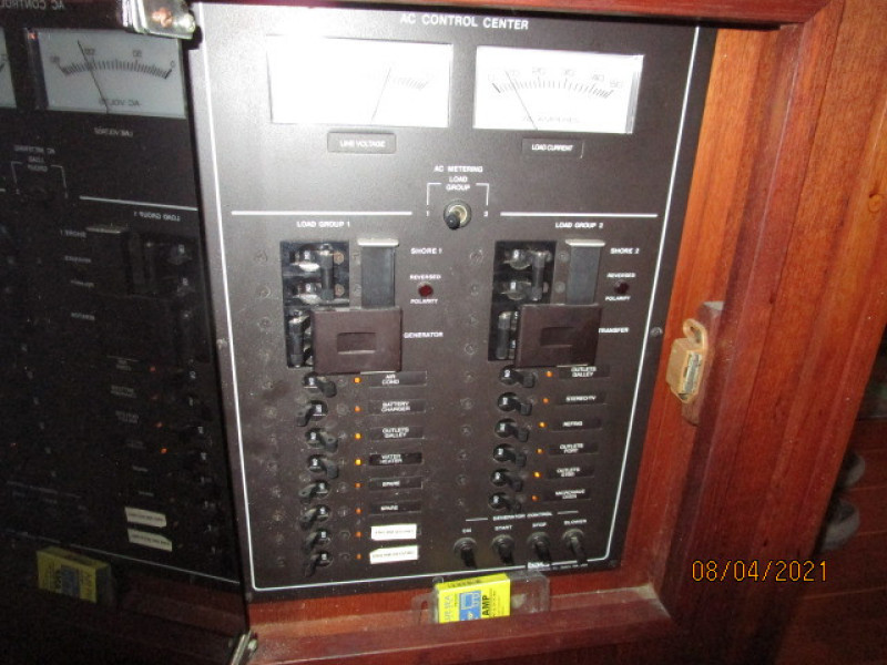 36' Sabreline electrical panel2