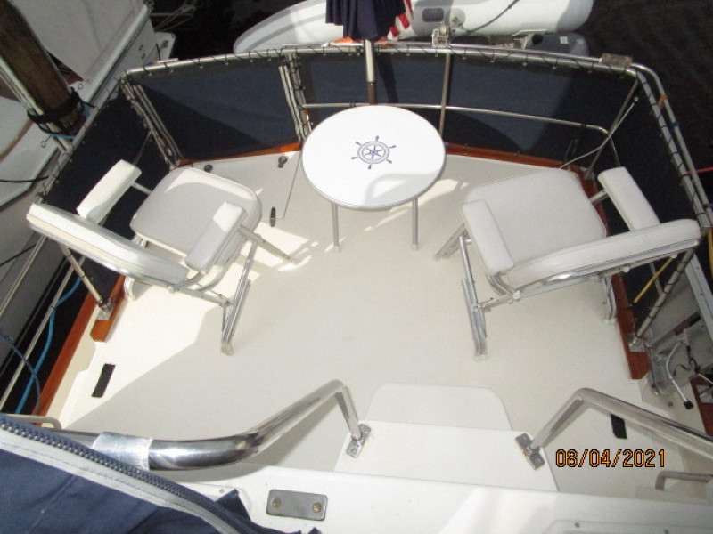 36' Sabreline trunk cabin1