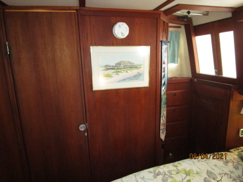 36' Sabreline master stateroom starboard