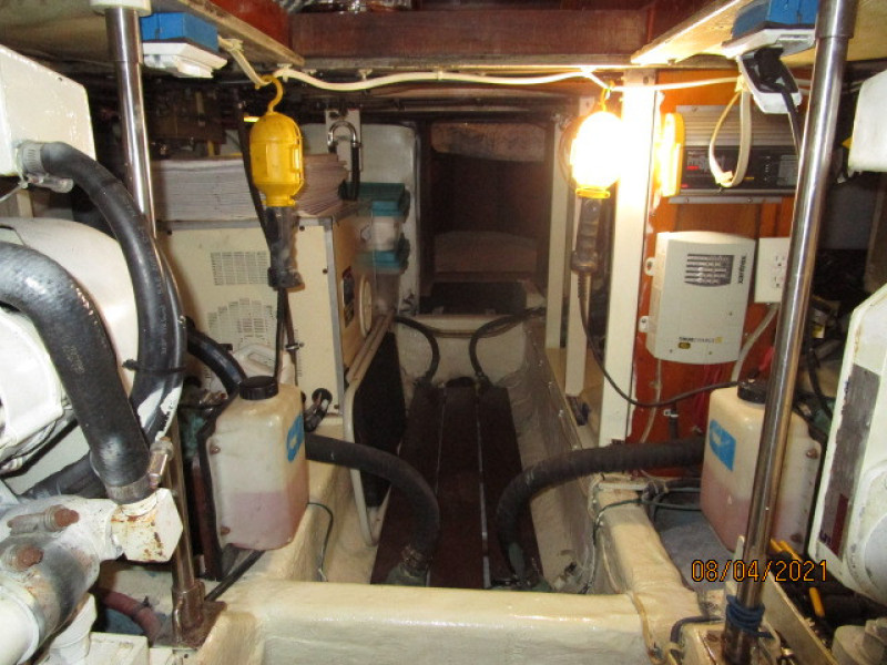 36' Sabreline engine room aft