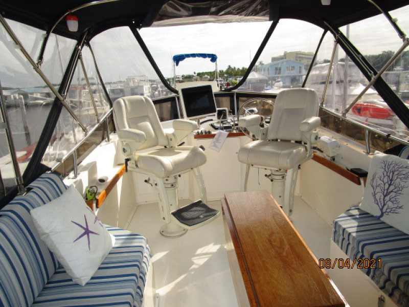36' Sabreline flybridge forward