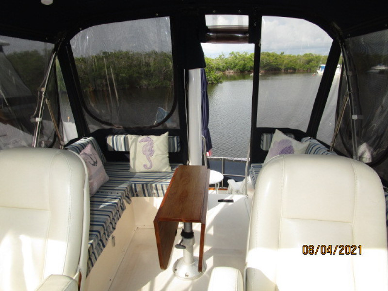 36' Sabreline flybridge aft