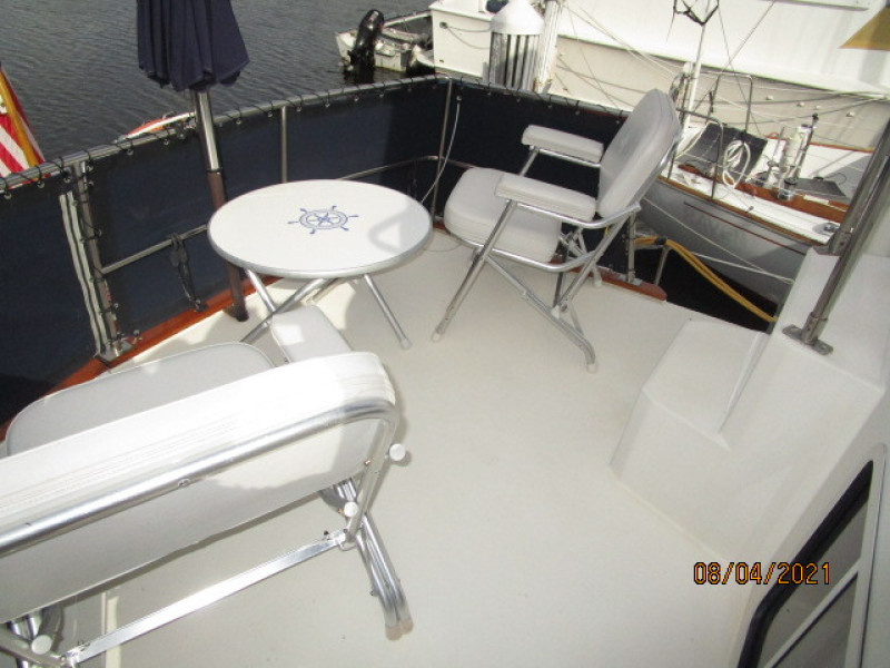 36' Sabreline trunk cabin2