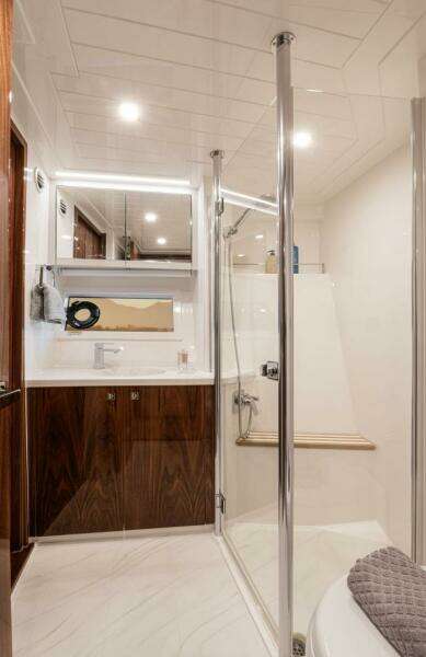 025 Riviera 64 SMY SII Port Ensuite And Dayhead