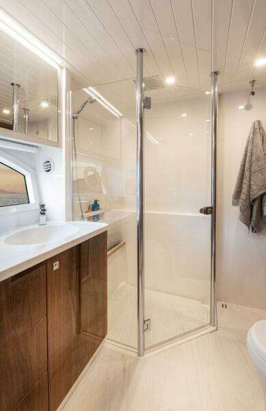 020 Riviera 64 SMY SII Master Ensuite