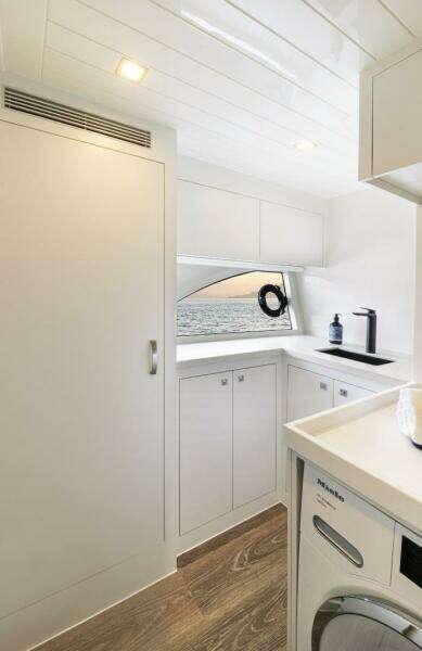 037 Riviera 64 SMY SII Utility Room