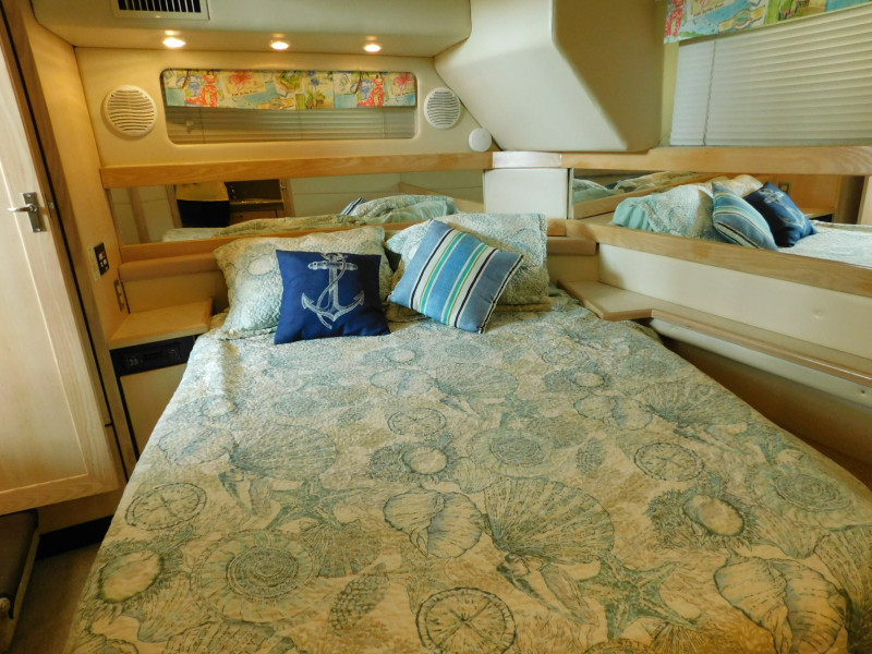 1999 Bayliner 4087 Aft Cabin