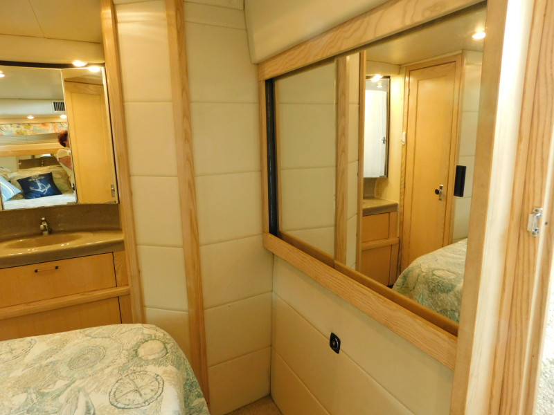 1999 Bayliner 4087 Aft Cabin