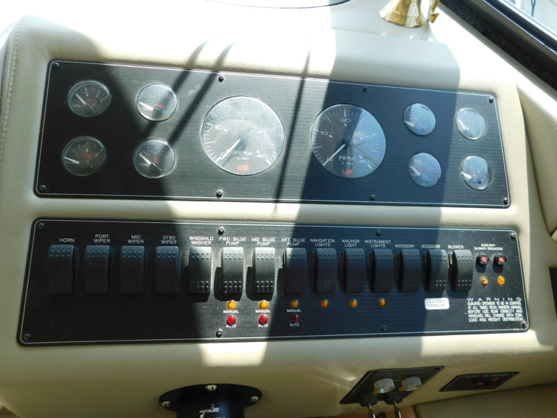1999 Bayliner 4087 Aft Cabin