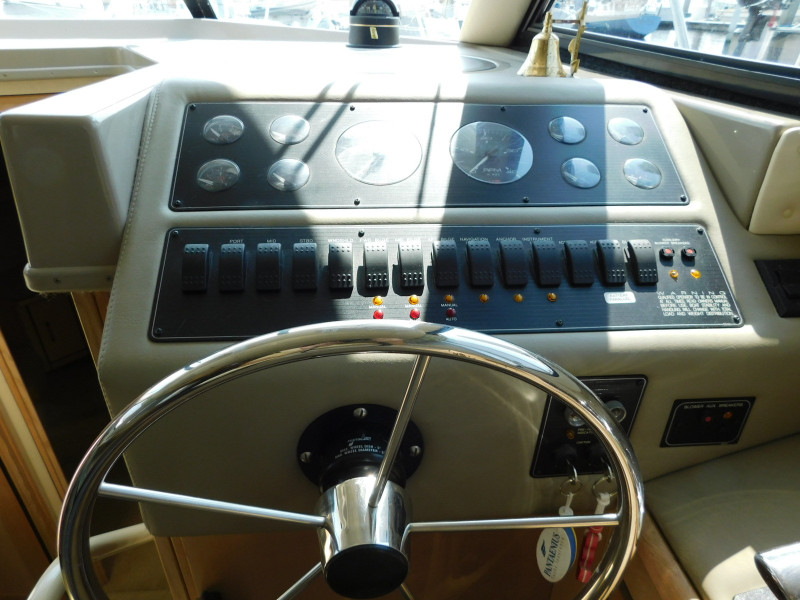 1999 Bayliner 4087 Aft Cabin