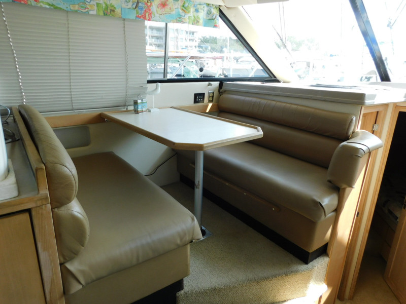 1999 Bayliner 4087 Aft Cabin