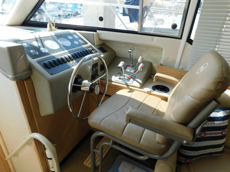 1999 Bayliner 4087 Aft Cabin