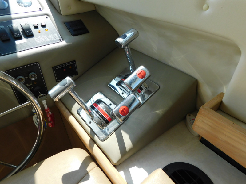 1999 Bayliner 4087 Aft Cabin