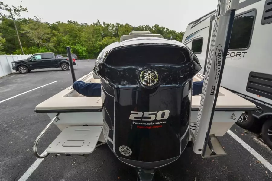 2004 Pathfinder 2200 V