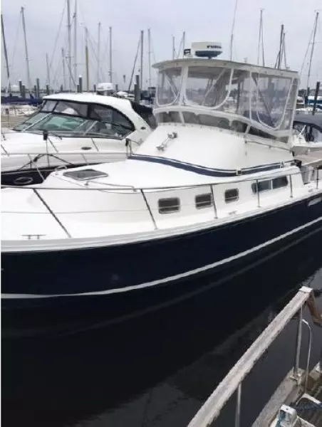2002 Albin 32 + 2 Command Bridge