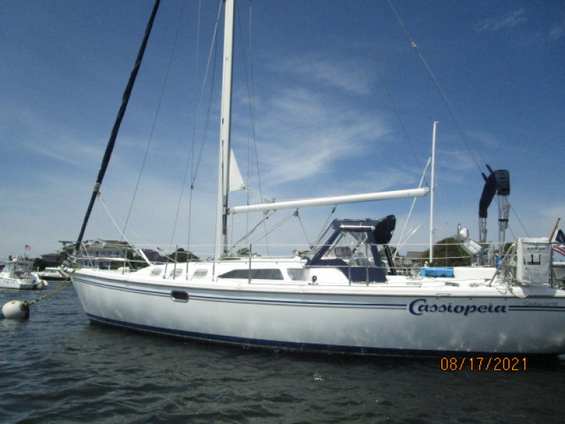 34' Catalina port aft profile