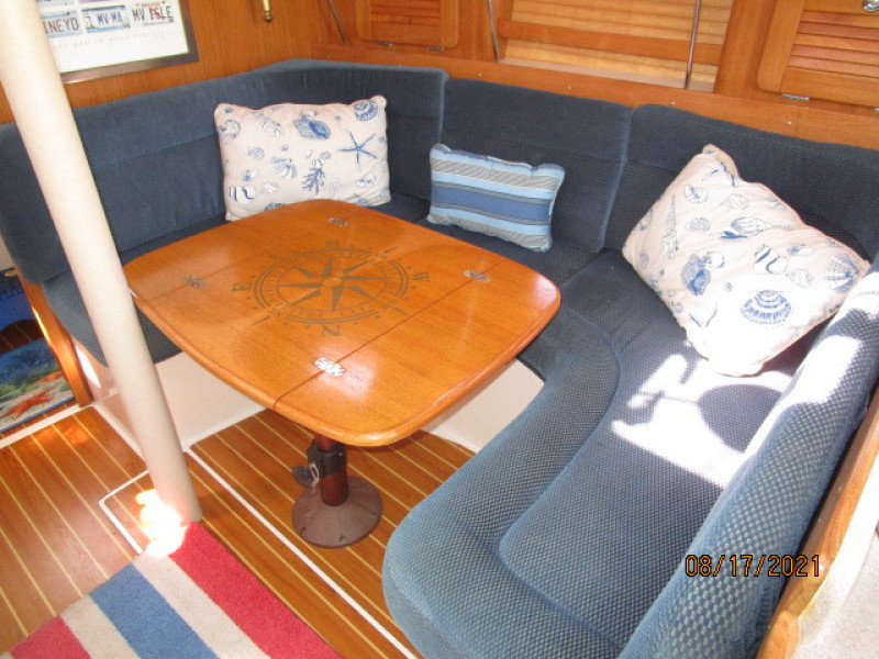 34' Catalina salon settee2