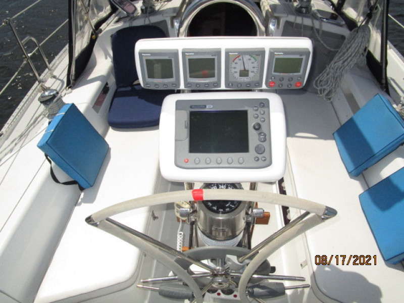 34' Catalina cockpit helm