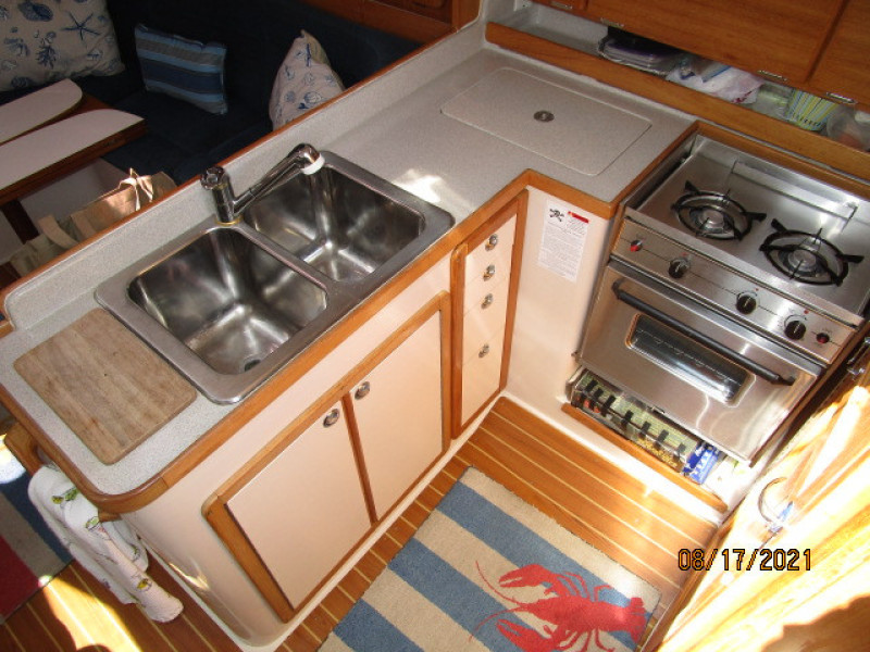 34' Catalina galley2