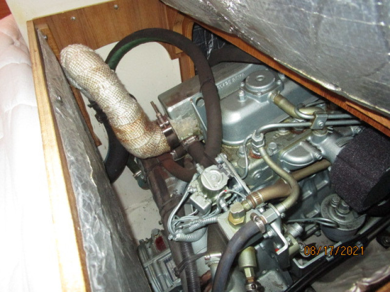 34' Catalina auxiliary3