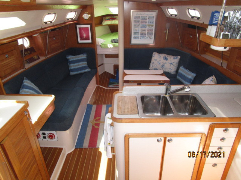 34' Catalina salon forward